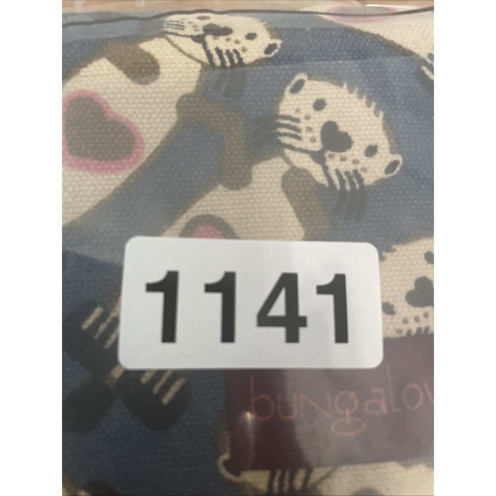 Bungalow 360 Canvas Wristlet Clutch Wallet Handbag Bag Travel Beaver Print Clean - Picture 11 of 11